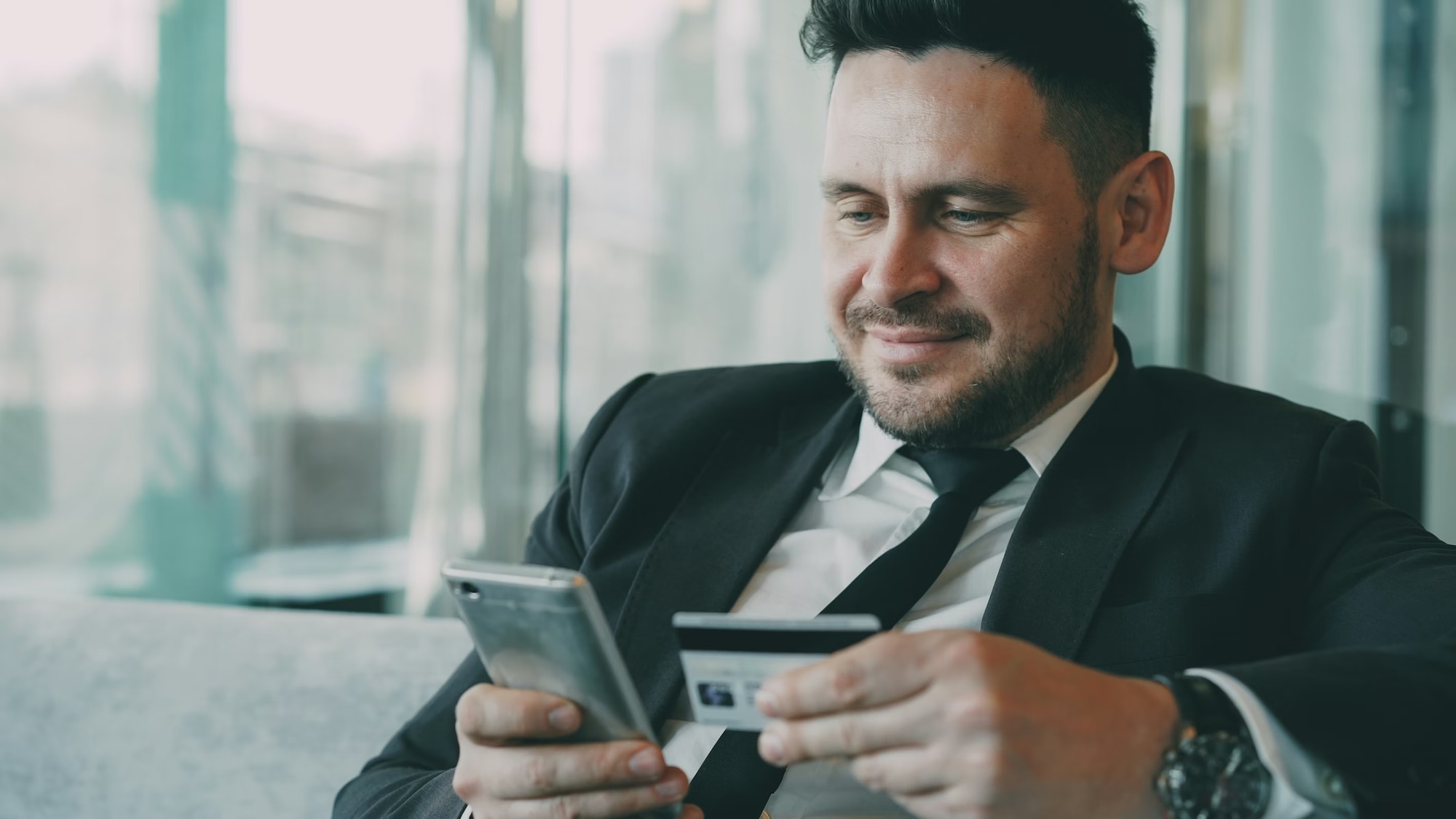 Scammers disguised as good customers: how relationship graph analysis identifies them